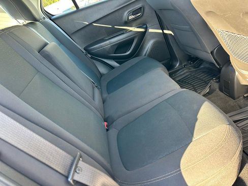 Used 2017 Chevrolet Trax LS FWD image 12