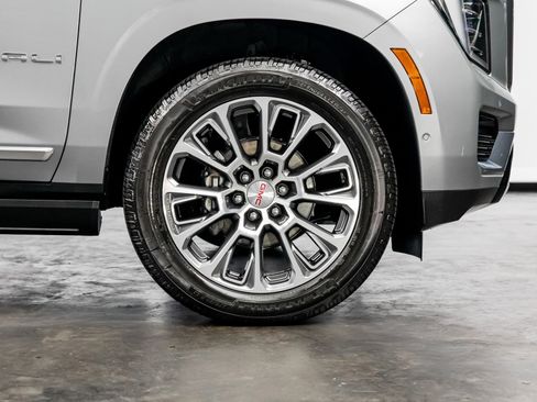 Used 2025 GMC Yukon Denali w/ Sun & Power Step Package image 26