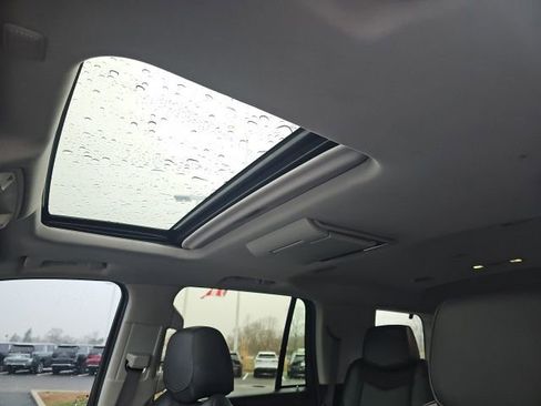 Used 2016 Cadillac Escalade Luxury image 23