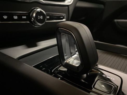 Used 2025 Volvo XC60 B5 Core image 55