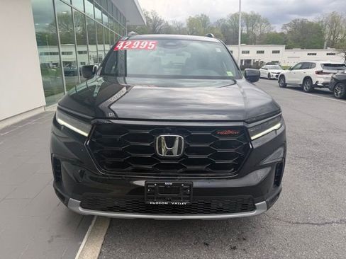 Used 2025 Honda Pilot TrailSport image 4