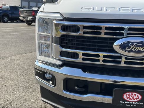 Used 2023 Ford F250 XLT w/ FX4 Off-Road Package image 2