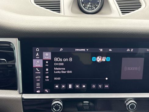 Used 2022 Porsche Macan image 31