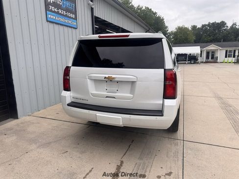 Used 2019 Chevrolet Suburban LT w/ Luxury Package RWD image 18