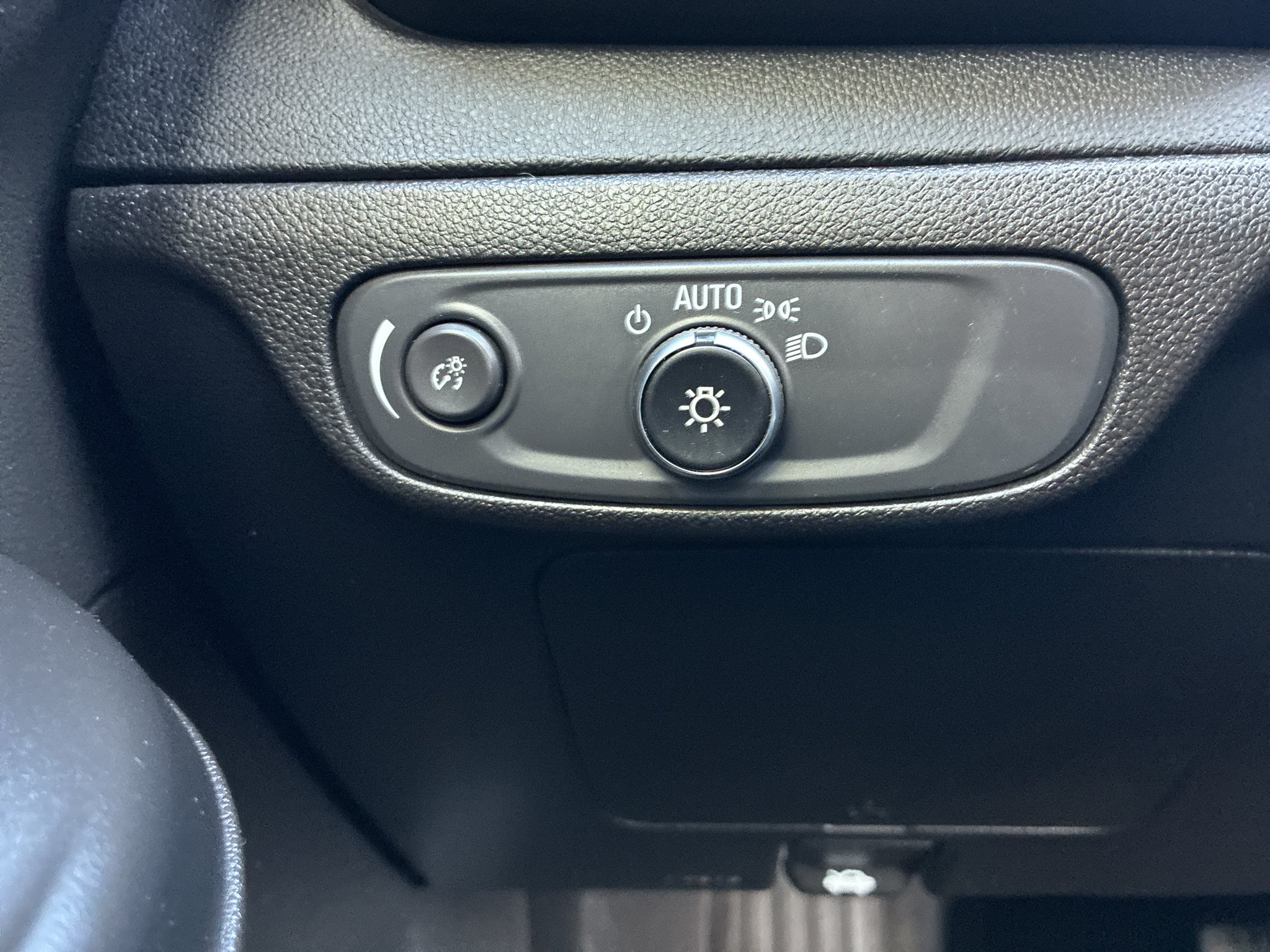 Used 2022 Chevrolet Bolt EUV LT FWD image 20