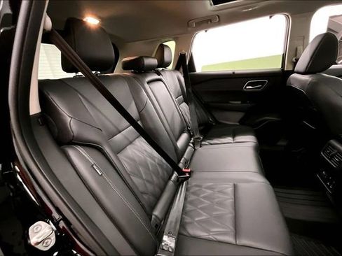 Used 2025 Nissan Rogue Platinum w/ Platinum Premium Package image 26