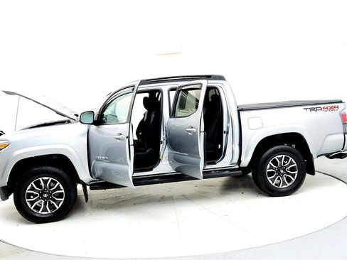 Used 2022 Toyota Tacoma TRD Sport image 10