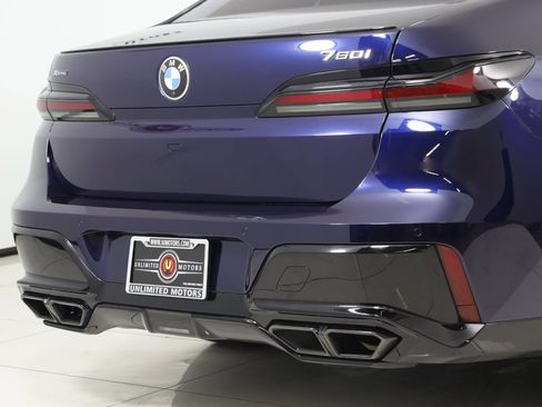 Used 2023 BMW 760i xDrive image 59
