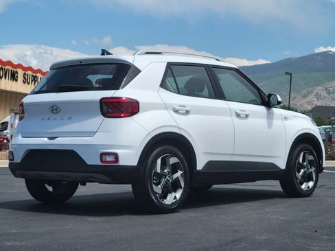 Used 2021 Hyundai Venue SEL FWD image 15