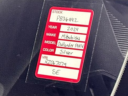 Used 2024 Mitsubishi Outlander SE image 25