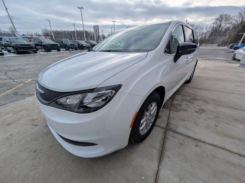 New 2026 Chrysler Voyager LX image 8