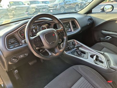 Used 2020 Dodge Challenger SXT w/ Driver Convenience Group RWD image 31