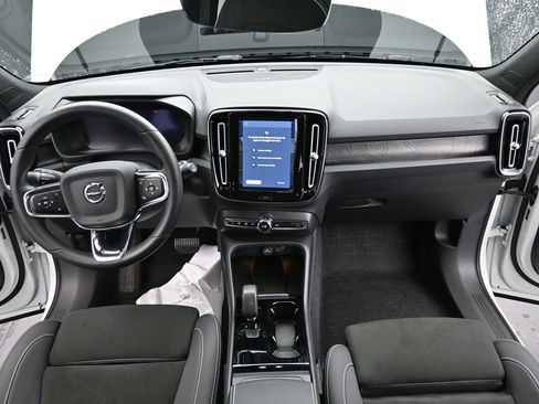 Certified 2023 Volvo XC40 Recharge Ultimate w/ Protection Package Premier image 22