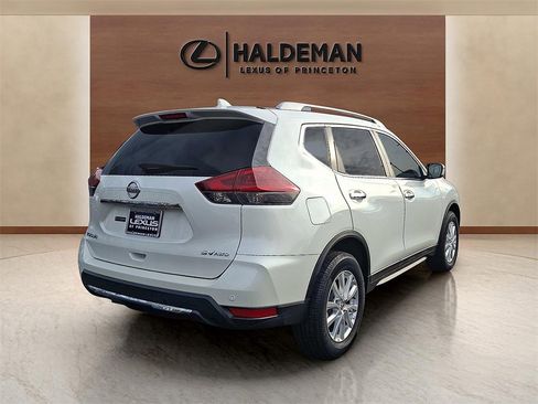 Used 2020 Nissan Rogue SV image 6