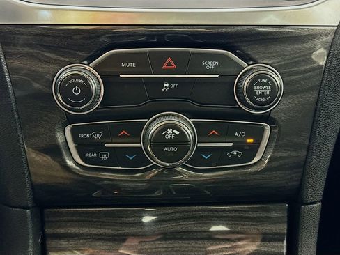 Used 2019 Chrysler 300 Touring w/ Sport Appearance Package image 15