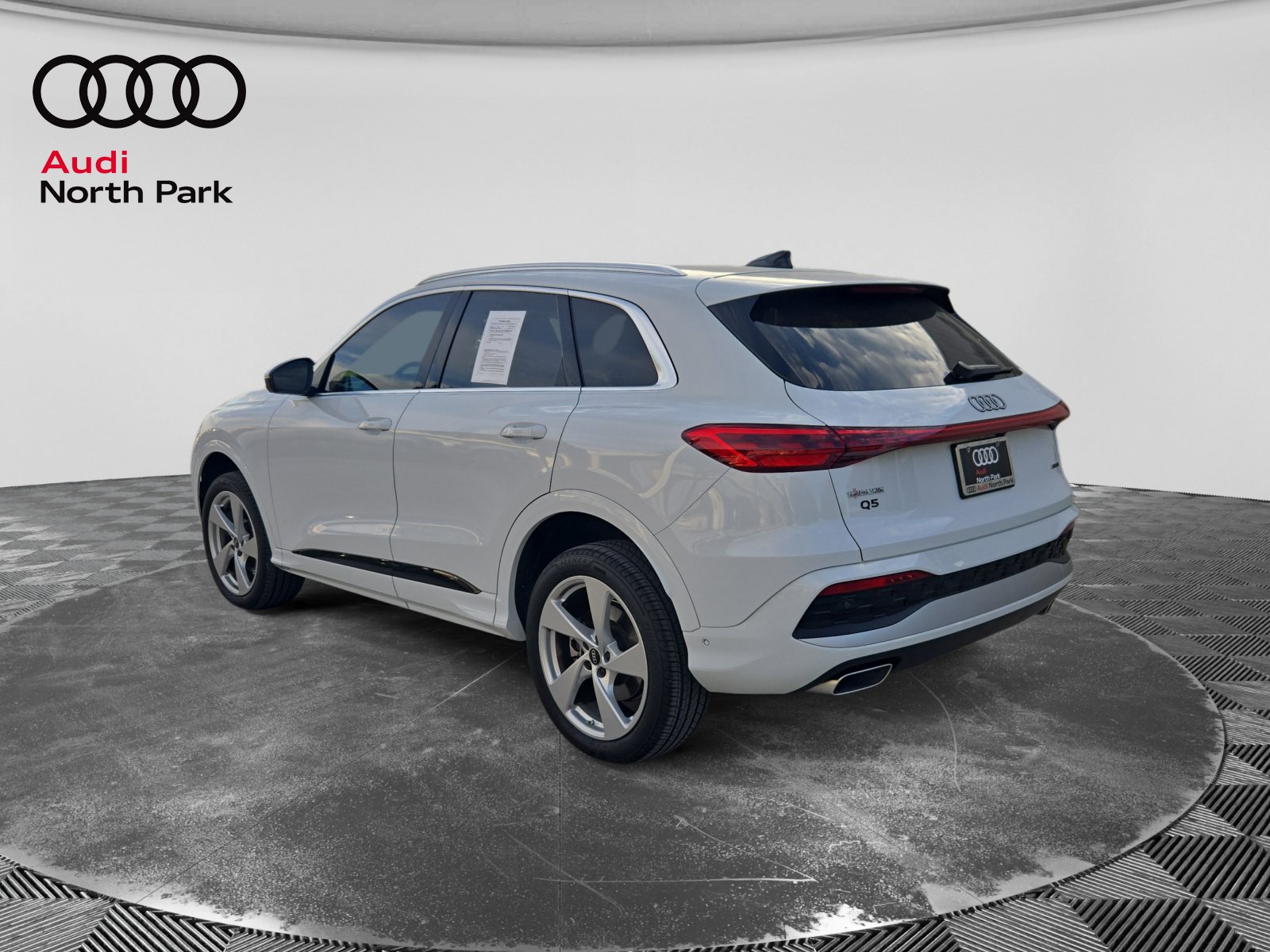 Used 2025 Audi Q5 Premium Plus AWD/4WD image 3