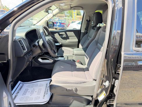 Used 2022 Nissan Frontier SV w/ Technology Package AWD/4WD image 12
