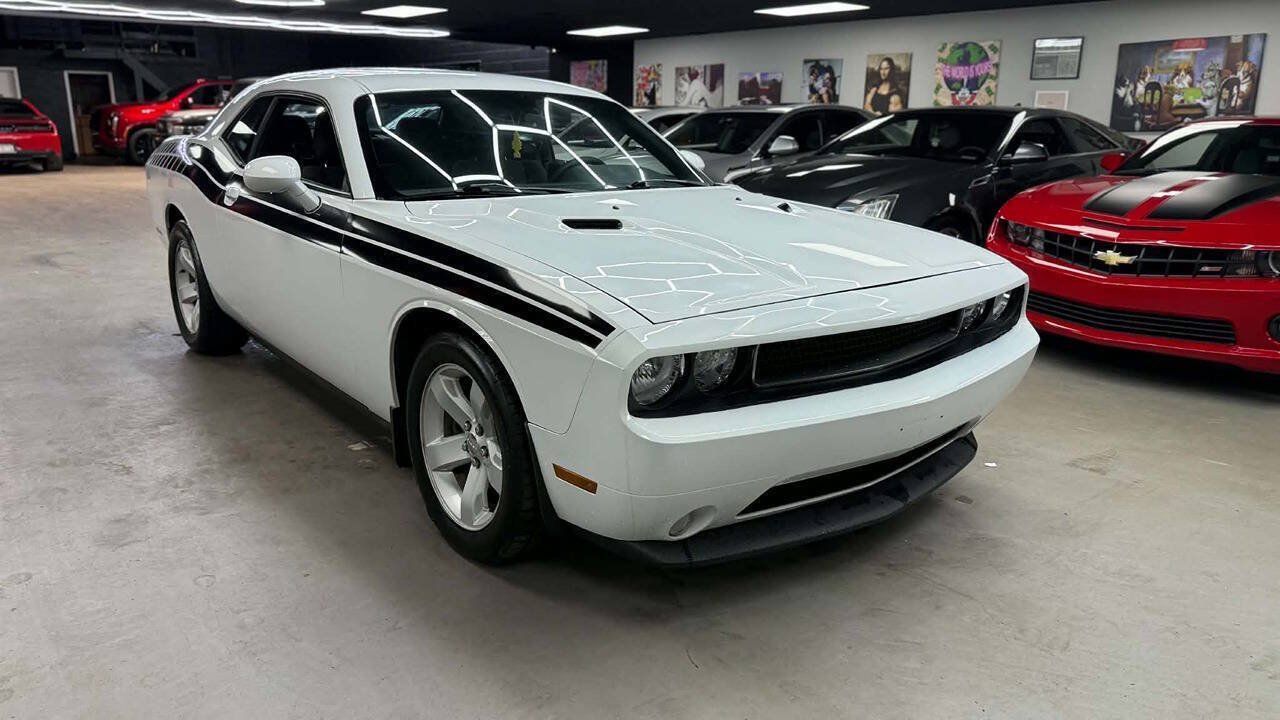 Used 2014 Dodge Challenger R/T RWD image 2