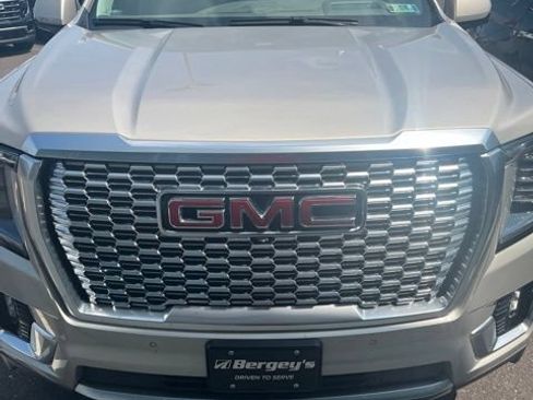 Used 2023 GMC Yukon XL Denali w/ Denali Reserve Package AWD/4WD image 2