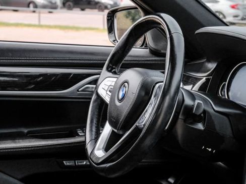 Used 2018 BMW 740i image 20