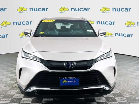 Used 2024 Toyota Venza XLE image 2