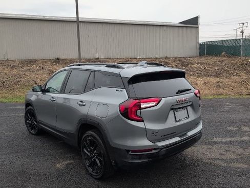 Used 2023 GMC Terrain SLE w/ Driver Convenience Package image 4