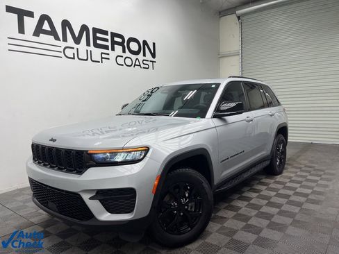 Used 2024 Jeep Grand Cherokee Altitude image 2