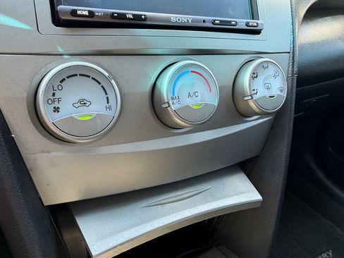 Used 2011 Toyota Camry SE FWD image 27