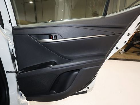 Used 2025 Toyota Camry SE image 20