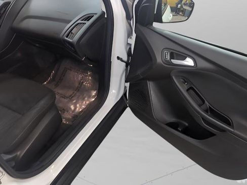 Used 2016 Ford Focus SE image 32