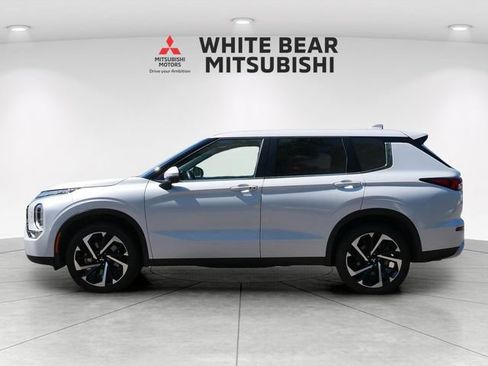 Used 2024 Mitsubishi Outlander SE AWD/4WD image 3