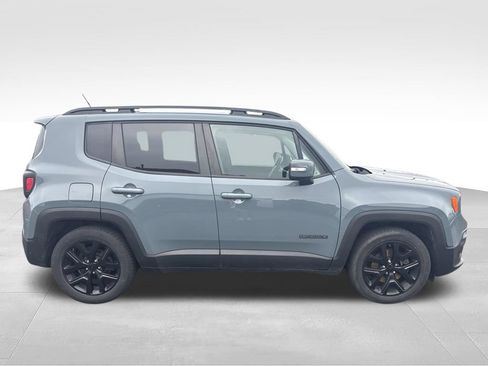 Used 2017 Jeep Renegade Altitude FWD image 2