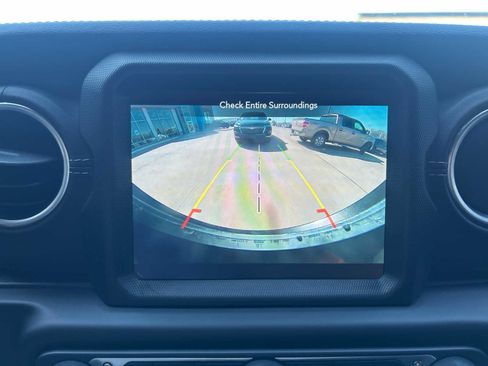 Used 2018 Jeep Wrangler Unlimited Sahara image 19