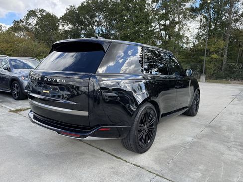 Used 2025 Land Rover Range Rover SE image 26