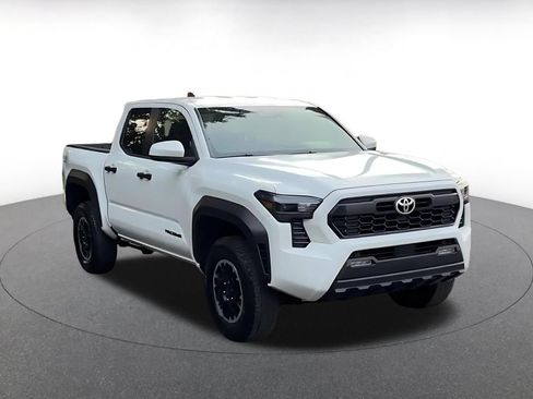 Used 2025 Toyota Tacoma TRD Off-Road AWD/4WD image 3