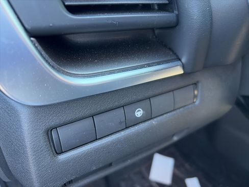 Used 2023 Nissan Rogue SV image 15