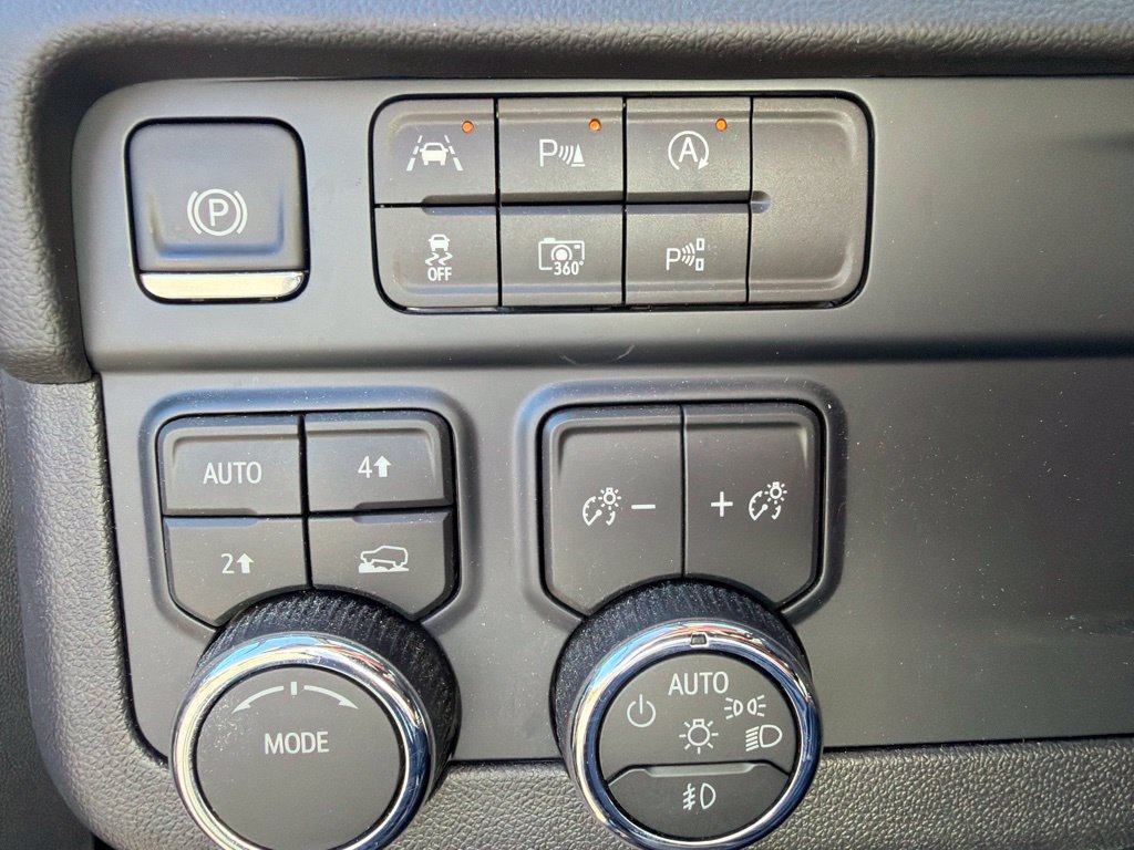 Used 2026 Chevrolet Suburban Premier AWD/4WD image 20