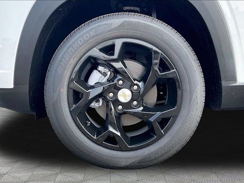 Used 2026 Chevrolet Trax LS w/ LS Convenience Package FWD image 32