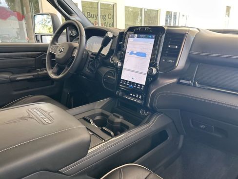 New 2023 RAM 2500 Limited image 32