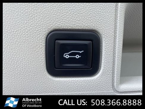 Used 2022 GMC Terrain Denali w/ Denali Premium Package AWD/4WD image 16