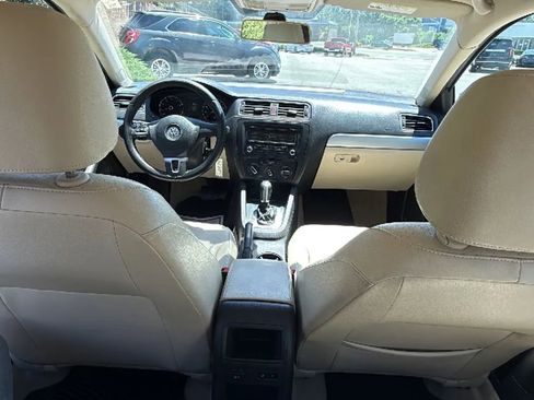 Used 2013 Volkswagen Jetta SE FWD image 26