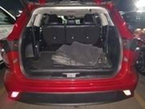 Used 2025 Toyota Highlander XLE image 23