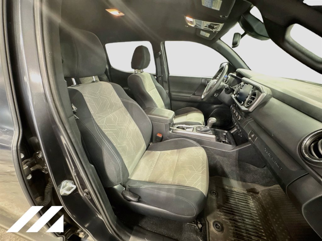 Used 2022 Toyota Tacoma TRD Off-Road w/ Technology Package AWD/4WD image 27