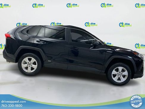 Used 2021 Toyota RAV4 LE image 4