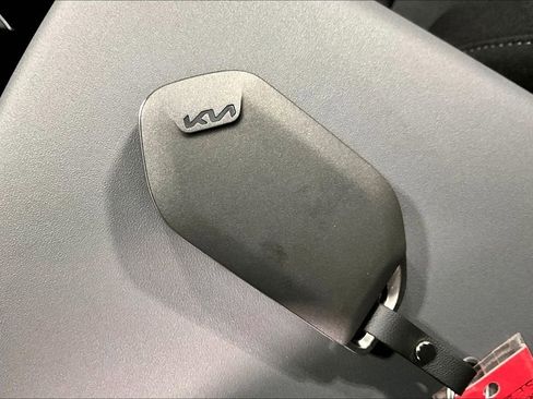 New 2025 Kia K4 LXS image 31