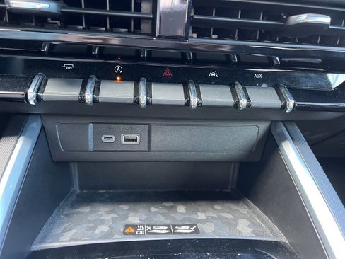 Used 2023 Chevrolet Colorado LT w/ LT Convenience Package II image 28