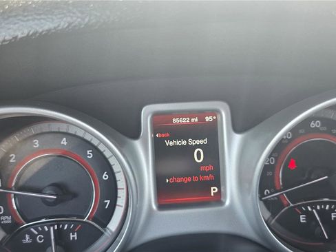 Used 2019 Dodge Journey SE FWD image 18