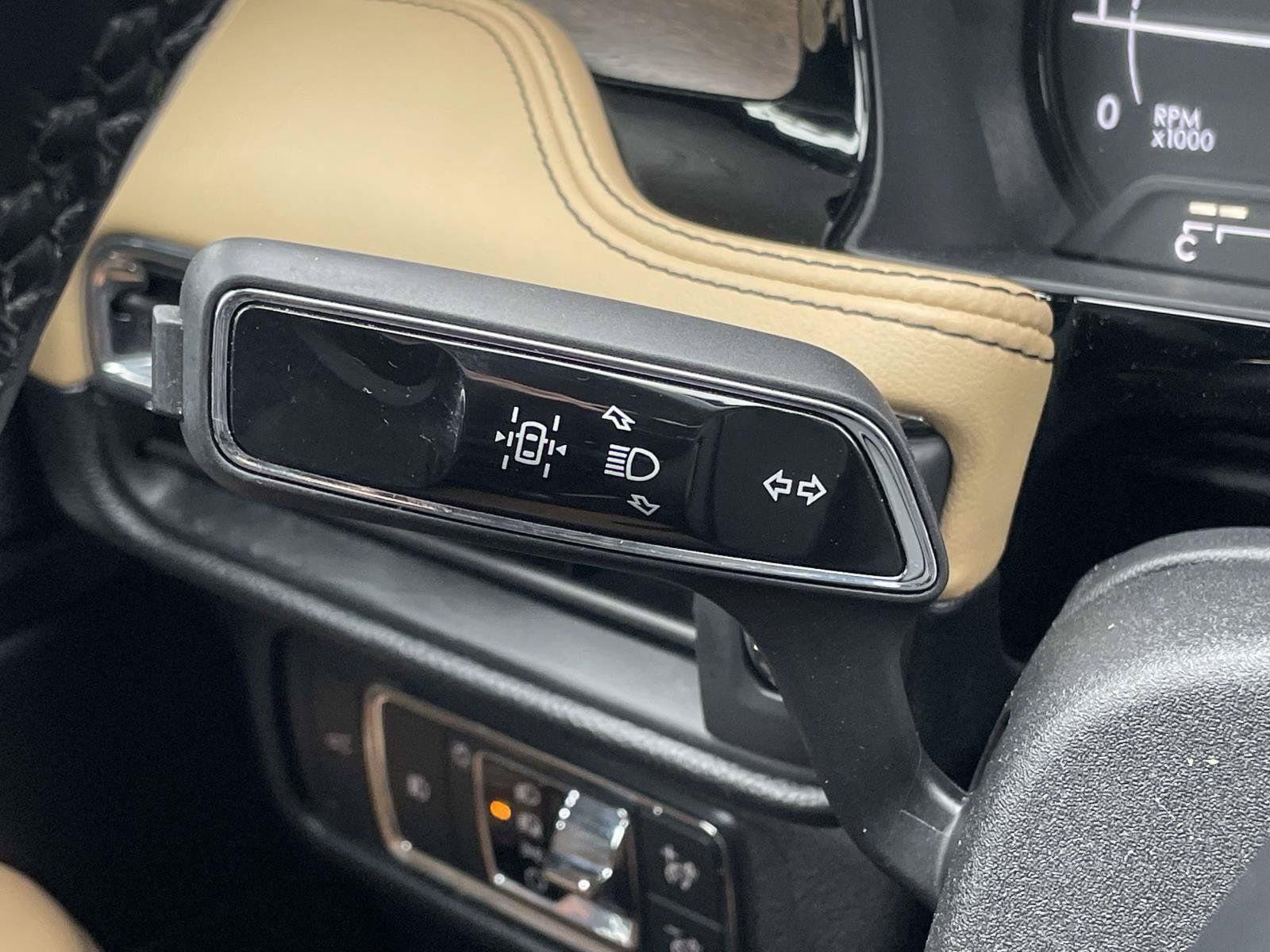 Used 2020 Lincoln Corsair Reserve FWD image 12