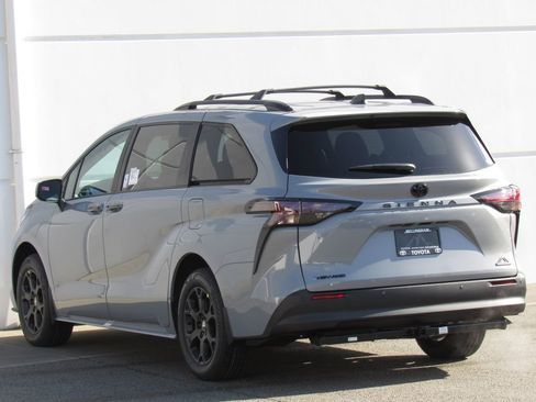 New 2026 Toyota Sienna XLE Woodland Edition AWD/4WD image 5