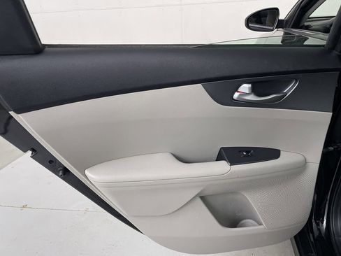 Used 2019 Kia Forte LXS FWD image 18